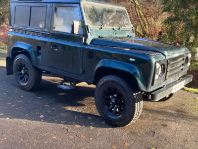 LAND ROVER MODEL 90 DEFENDER TDI ENGINE CC 2495 cc FUEL DIESEL BODYLIGHT 4×4 UTILITY TRANSMISSION N/A SEATS 2 COLOUR GREEN REG DATE 05/01/1996 Mileage: 107935, N874 VAC