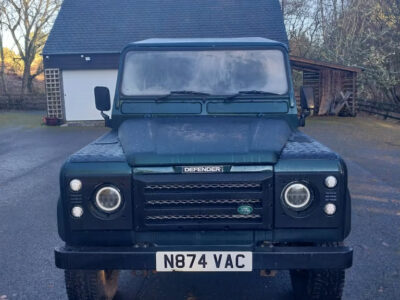 LAND ROVER MODEL 90 DEFENDER TDI ENGINE CC 2495 cc FUEL DIESEL BODYLIGHT 4×4 UTILITY TRANSMISSION N/A SEATS 2 COLOUR GREEN REG DATE 05/01/1996 Mileage: 107935, N874 VAC