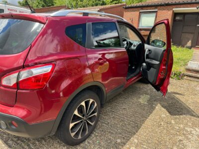 NISSAN QASHQAI TEKNA CVT Engine Size 2.0 Litres Fuel PETROL Body 5 DOOR HATCHBACK Transmission CVT Seats 5 Colour RED Reg Date 18/05/2013 Mileage 137400 Reg FT13SNZ