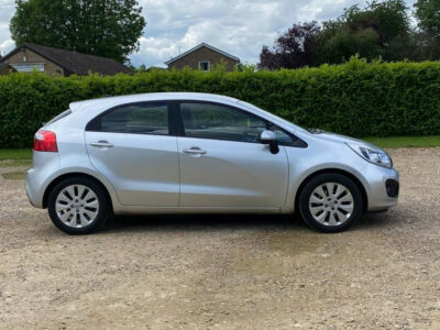 KIA MODEL RIO 1 AIR ENGINE SIZE1.2 Litres FUEL PETROL BODY 3 DOOR HATCHBACK TRANSMISSION MANUAL SEATS 5 COLOUR SILVER REG DATE 28/03/2012 Mileage: 72000