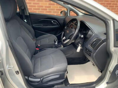 KIA MODEL RIO 1 AIR ENGINE SIZE1.2 Litres FUEL PETROL BODY 3 DOOR HATCHBACK TRANSMISSION MANUAL SEATS 5 COLOUR SILVER REG DATE 28/03/2012 Mileage: 72000