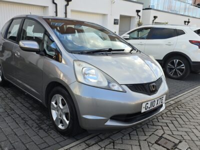 HONDA JAZZ ES I-VTEC Engine CC 1339 cc Engine Size 1.4 Litres Fuel PETROL Body 5 DOOR HATCHBACK Transmission MANUAL Seats 5 Colour SILVER Reg Date 28/05/2010 Mileage 63891 Reg GJ10 XTE