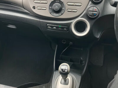 HONDA JAZZ ES I-VTEC Engine CC 1339 cc Engine Size 1.4 Litres Fuel PETROL Body 5 DOOR HATCHBACK Transmission MANUAL Seats 5 Colour SILVER Reg Date 28/05/2010 Mileage 63891 Reg GJ10 XTE