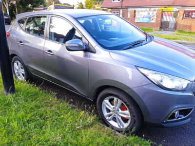 HYUNDAI IX35 GDI STYLE 2WD Engine Size 1.6 Litres Fuel PETROL Body 5 DOOR ESTATE Transmission MANUAL Seats 5 Colour GREY Reg Date 31/07/2013 Mileage: 63000 Reg WM13OEU