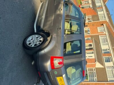 LAND ROVER FREELANDER SE TD4 Engine Size 2.2 Litres Fuel DIESEL Body 5 DOOR ESTATE Transmission MANUAL Seats 5 Colour GREY Reg Date 27/04/2007 Mileage: 111656 Reg YP07LZR