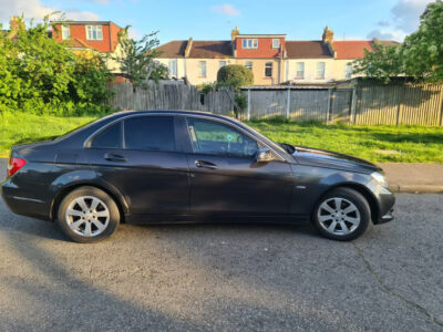 MERCEDES-BENZ C220 SE CDI BLUEEFFICIENCY Engine Size 2.2 Litres Fuel DIESEL Body 4 DOOR SALOON Transmission MANUAL Seats 5 Colour BLACK Reg Date 30/05/2012 Mileage: 71525 Reg ML12 DJD