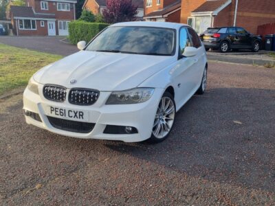 BMW MODEL 318D PERFORMANCE EDITION ENGINE SIZE 2.0 Litres FUELDIESEL BODY 4 DOOR SALOON TRANSMISSION MANUAL SEATS 5 COLOUR WHITE REG DATE 16/09/2011 PE61CXR Mileage: 125187