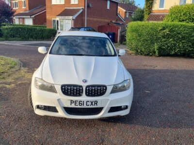 BMW MODEL 318D PERFORMANCE EDITION ENGINE SIZE 2.0 Litres FUELDIESEL BODY 4 DOOR SALOON TRANSMISSION MANUAL SEATS 5 COLOUR WHITE REG DATE 16/09/2011 PE61CXR Mileage: 125187