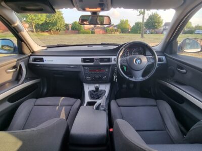 BMW MODEL 318D PERFORMANCE EDITION ENGINE SIZE 2.0 Litres FUELDIESEL BODY 4 DOOR SALOON TRANSMISSION MANUAL SEATS 5 COLOUR WHITE REG DATE 16/09/2011 PE61CXR Mileage: 125187