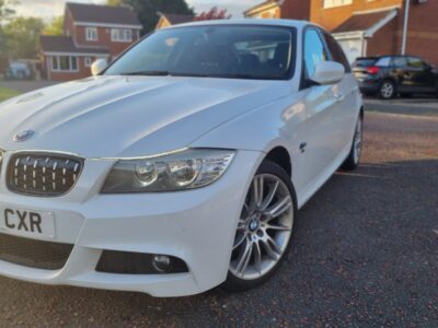 BMW MODEL 318D PERFORMANCE EDITION ENGINE SIZE 2.0 Litres FUELDIESEL BODY 4 DOOR SALOON TRANSMISSION MANUAL SEATS 5 COLOUR WHITE REG DATE 16/09/2011 PE61CXR Mileage: 125187