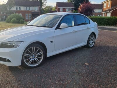 BMW MODEL 318D PERFORMANCE EDITION ENGINE SIZE 2.0 Litres FUELDIESEL BODY 4 DOOR SALOON TRANSMISSION MANUAL SEATS 5 COLOUR WHITE REG DATE 16/09/2011 PE61CXR Mileage: 125187