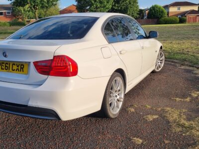 BMW MODEL 318D PERFORMANCE EDITION ENGINE SIZE 2.0 Litres FUELDIESEL BODY 4 DOOR SALOON TRANSMISSION MANUAL SEATS 5 COLOUR WHITE REG DATE 16/09/2011 PE61CXR Mileage: 125187