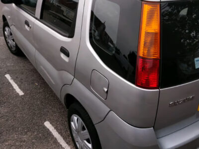 SUZUKI MODEL IGNIS GL ENGINE  ENGINE SIZE1.3 Litres FUEL PETROL BODY 5 DOOR HATCHBACK TRANSMISSION MANUAL SEATS 5 COLOUR SILVER REG DATE 01/03/2006 WJ06HNK Mileage: 157000