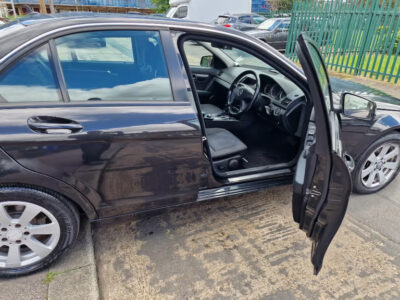 MERCEDES C200 SE CDI A Engine Size 2.1 Litres Fuel DIESEL Body 4 DOOR SALOON Transmission AUTOMATIC Seats 5 Colour BLACK Reg Date 01/09/2009 Mileage: 174200 Reg WU59PZO